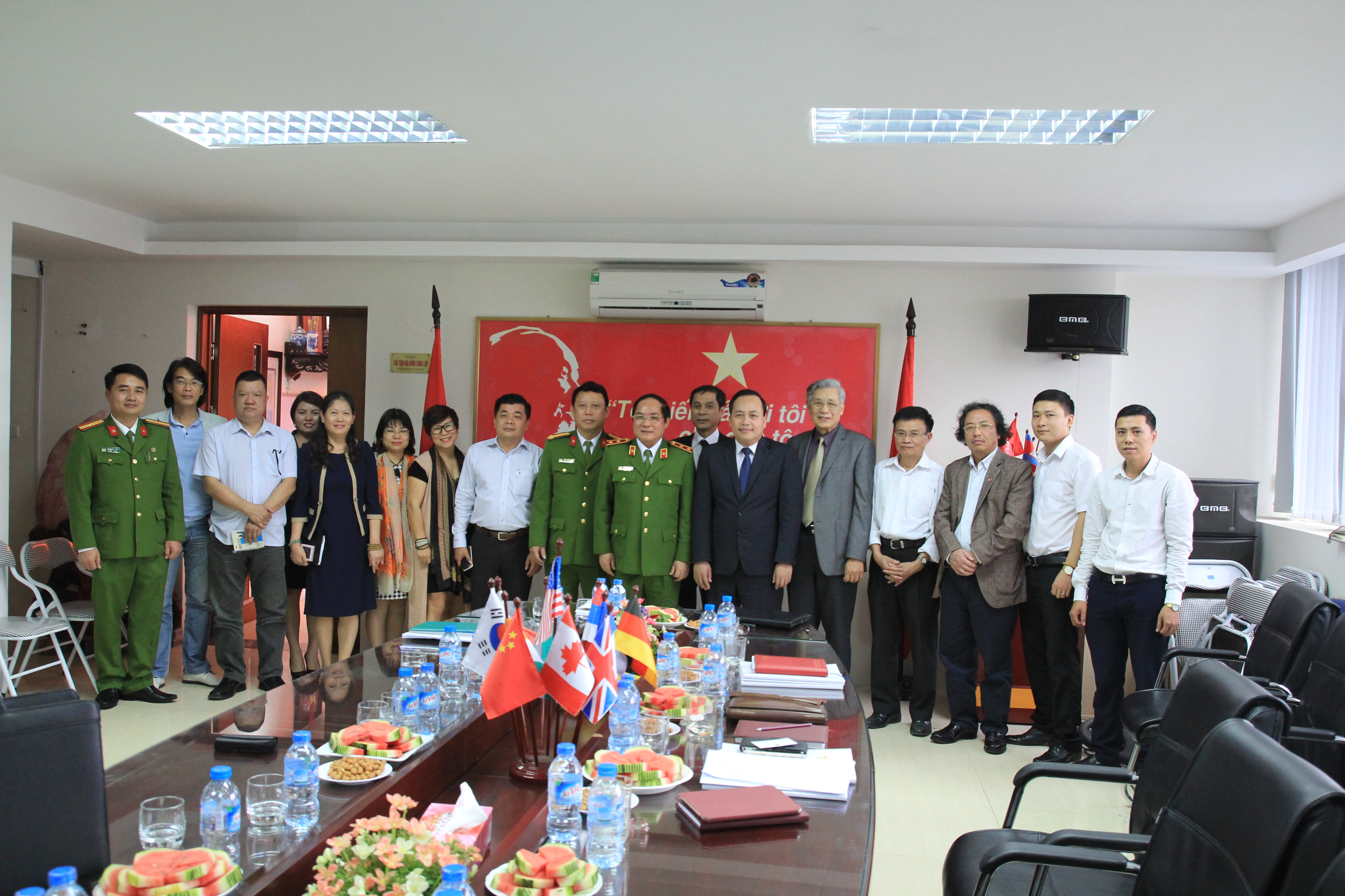 Trung tướng Đồng Đại Lộc - Phó Tổng cục trưởng Tổng cục Cảnh sát đến thăm và làm việc với Viện PSD